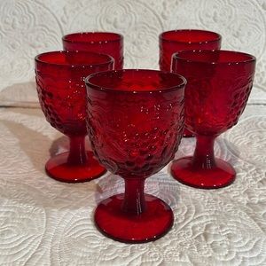 Set of 5 ruby red wine‎ glasses